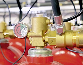 Reusable cylinders for gas extinguishing systems