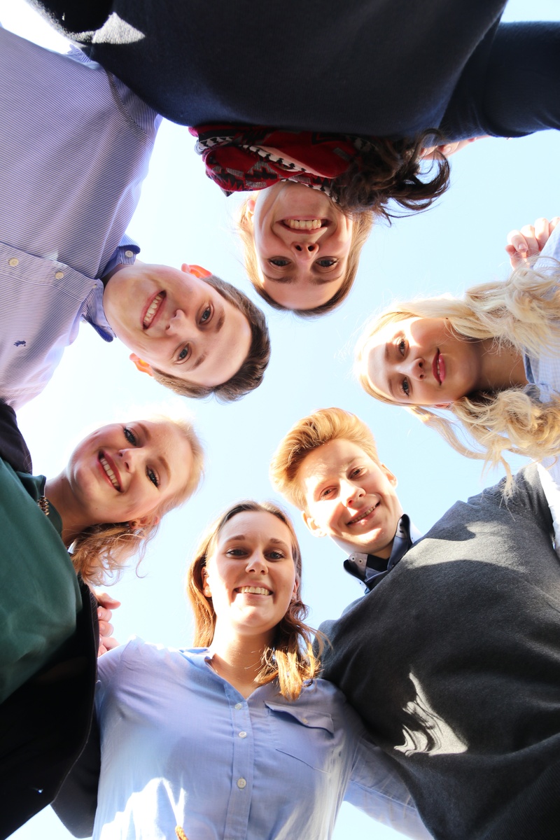 Gruppenfoto junge Menschen